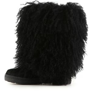Bearpaw Boetis II lamb and cow hair furry fuzzy boots 8